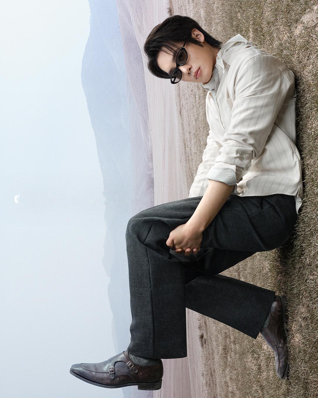 于适出镜GENTLE MONSTER Veggie全新广告大片，浅细条纹衬衫糅合
