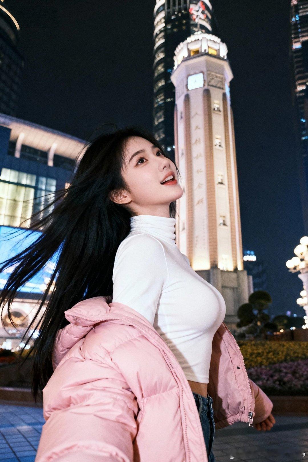 夜游重庆之一，这次真的一点也不冷解放碑，朝天门，山城的夜景不负千里迢迢 