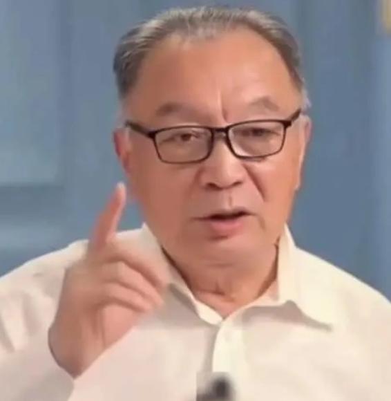 “千万英烈以性命打下的江山，几代人辛苦攒下的家底，凭什么说改姓就改姓，说私化就私