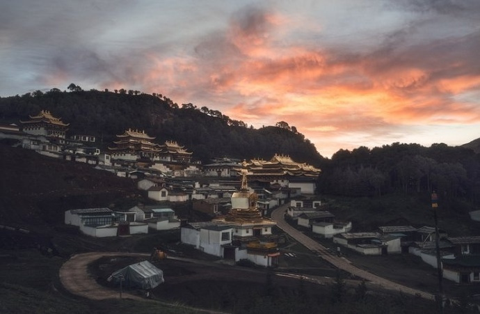 甘肃·甘南，很多人认为，这里是中国最美的地方。甘南九色，无一不是自然的奇观。 ​