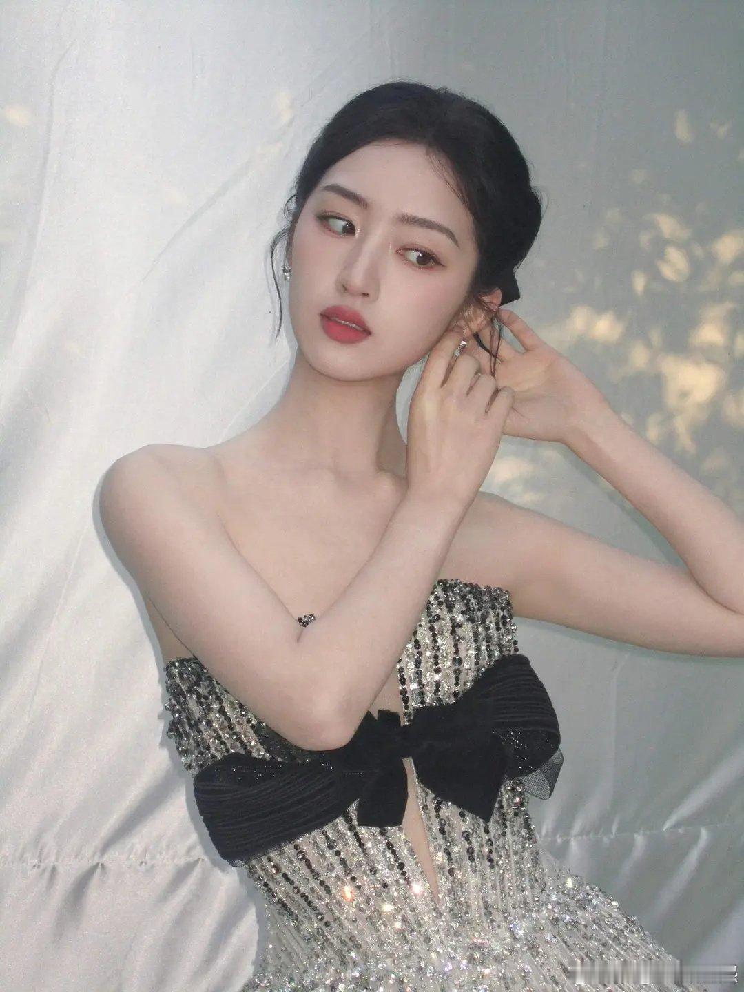 邓恩熙出图了，妹妹好漂亮[哇] ​​​