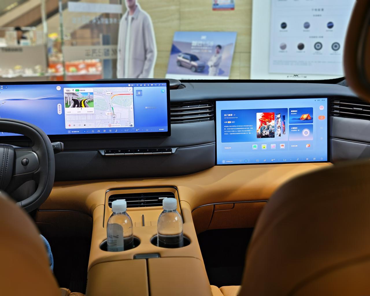 面前就像一页PPT，有两个内容块没对齐。然后就总是想拉齐它们。