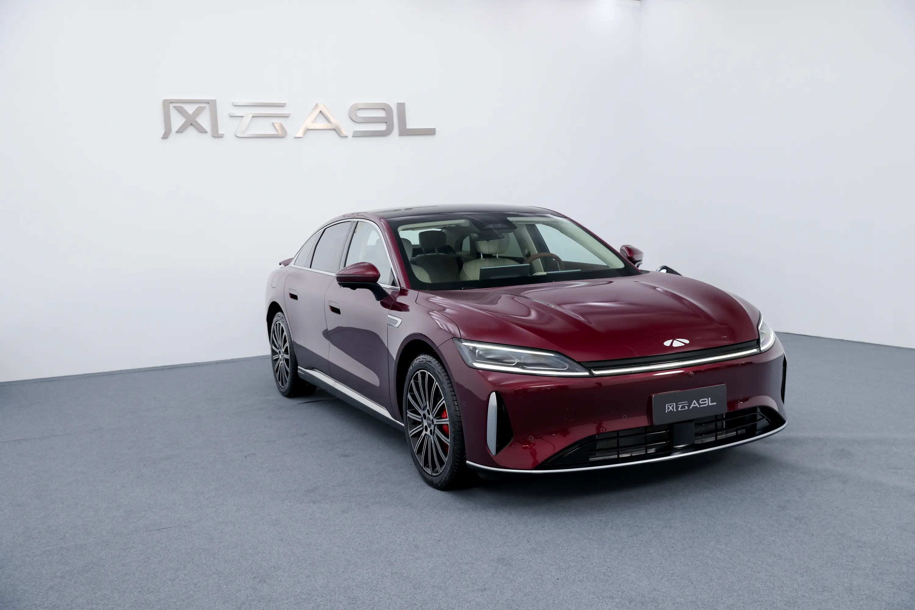 最近开了风云A9L，发现它的豪华感和实用性平衡得很好～ 后排座椅软乎乎的，能一键