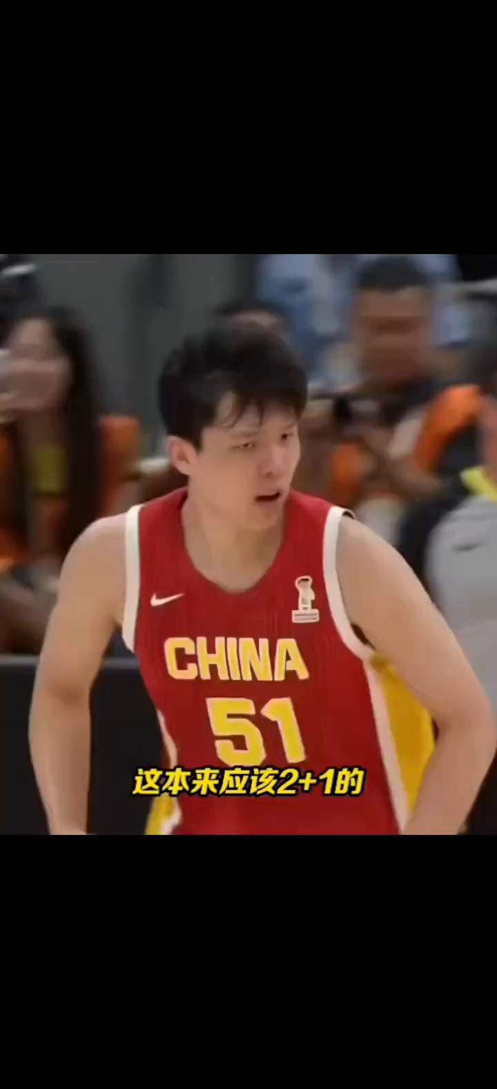 到后备线上，我们看到换上廖三宁，还是来背身要，以及胡明轩也在场上了，抹进来，对方