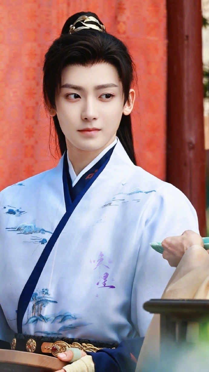 侯明昊 和颂和虞书欣搭档《长生骨》，会比和古力娜扎《玉茗茶骨》以及搭档卢昱晓《 