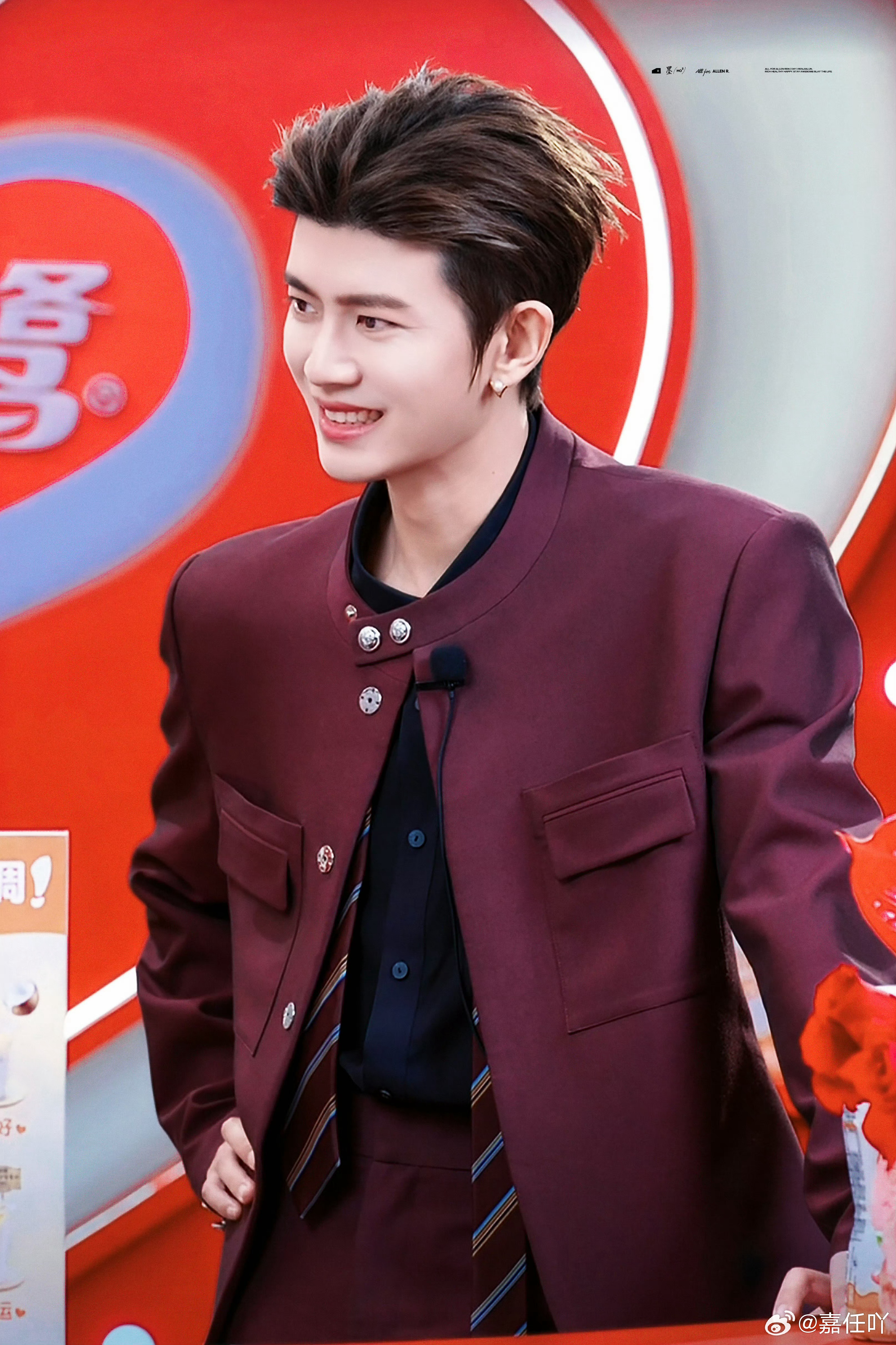任嘉伦  🅁·🄹·🄻♡任嘉伦，喜欢你呀，♡像一颗奶糖从眉间甜到脚尖。有人说
