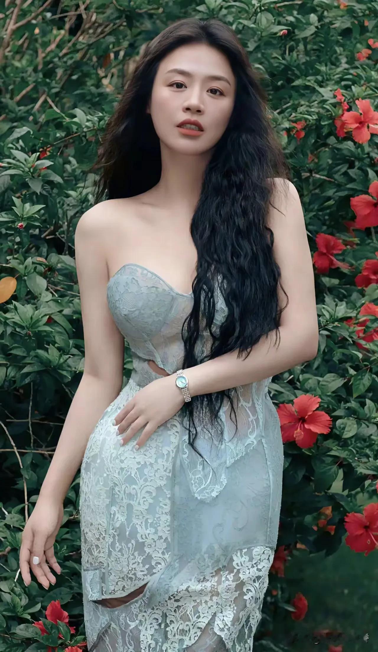 马思纯这次回应身材争议超飒！在访谈里，她直言“我的丰满是我的优势，是很性感的事”
