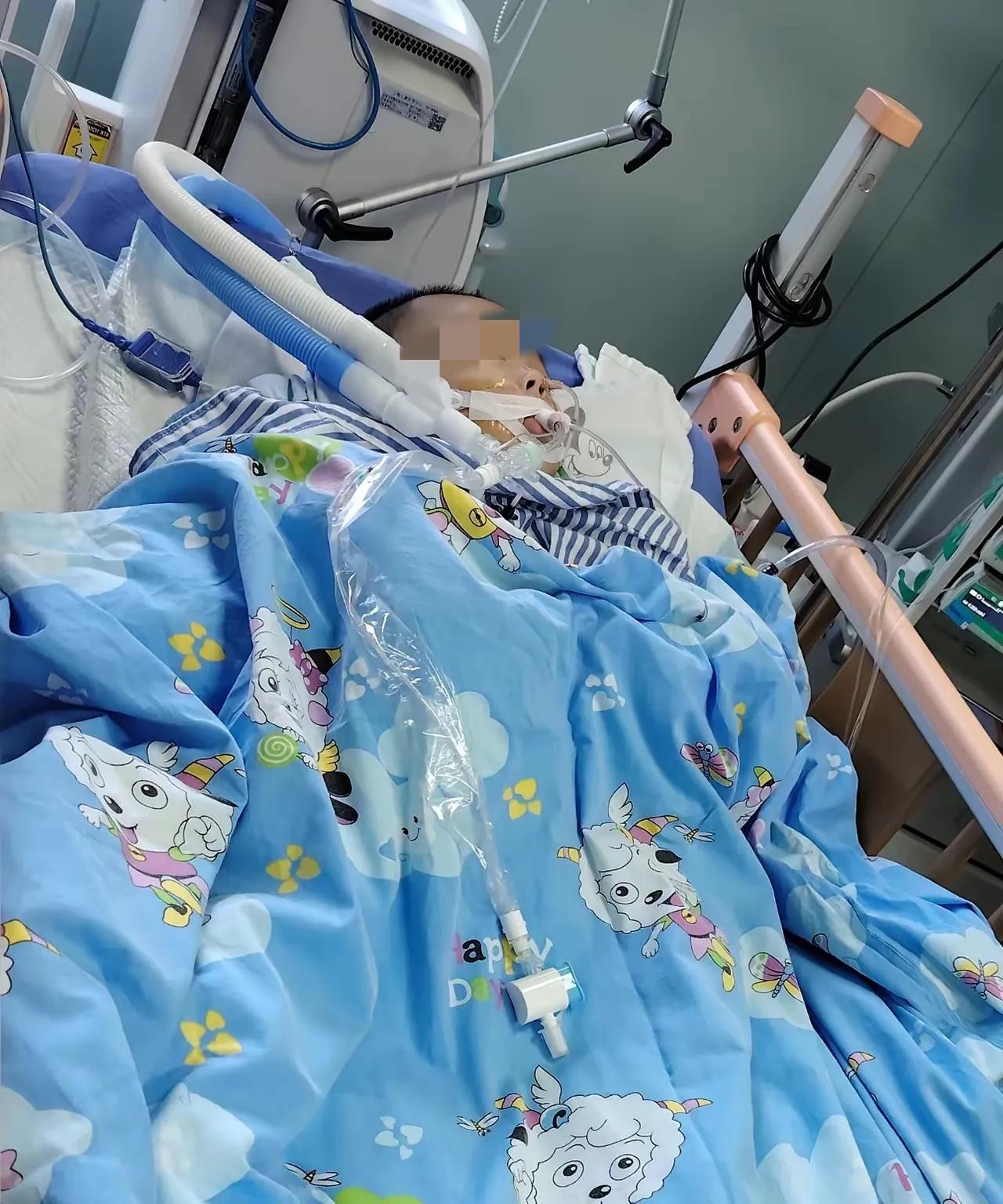 太好哭了。江苏一男子靠哥哥供完研究生，如今年薪260万。侄子查出先心病急需用钱，