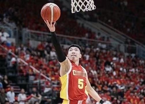 后场大爆发！廖三宁轰23分3板6助闪耀全场
 
亚运会小组赛中国男篮大胜巴林，廖