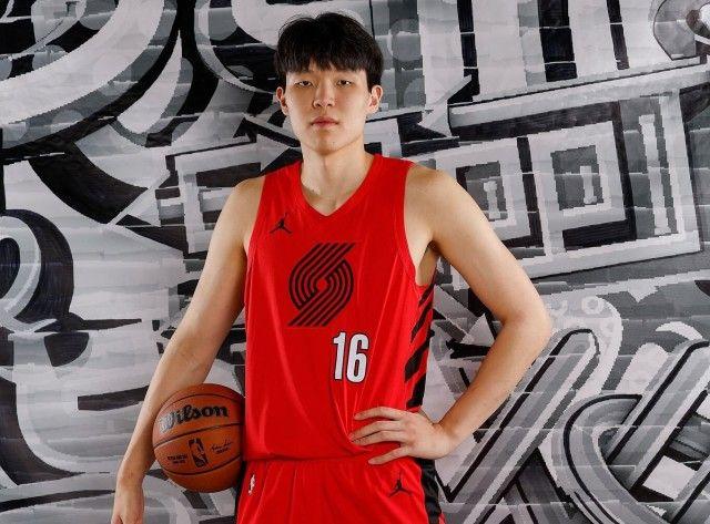 杨瀚森初入NBA第一年，便带领开拓者队杀进季后赛，堪称新秀中的超级黑马！季后赛首