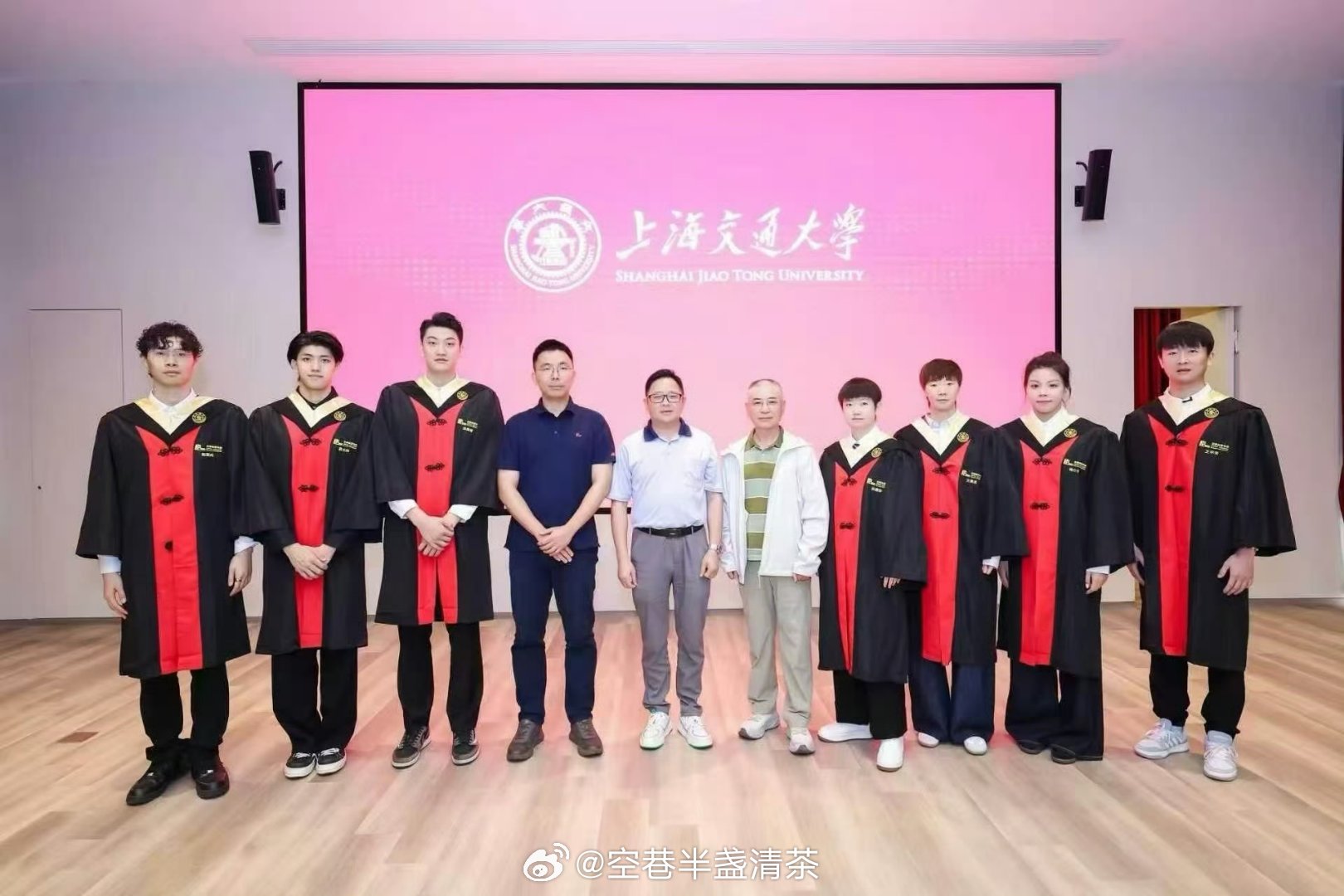 孙颖莎毕业恭喜我莎宝毕业了🎉🎉宝宝毕业快乐