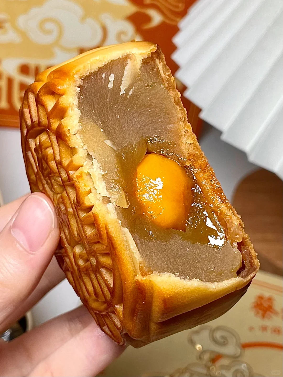 奶奶给我买的月饼…没想到一口惊艳！！