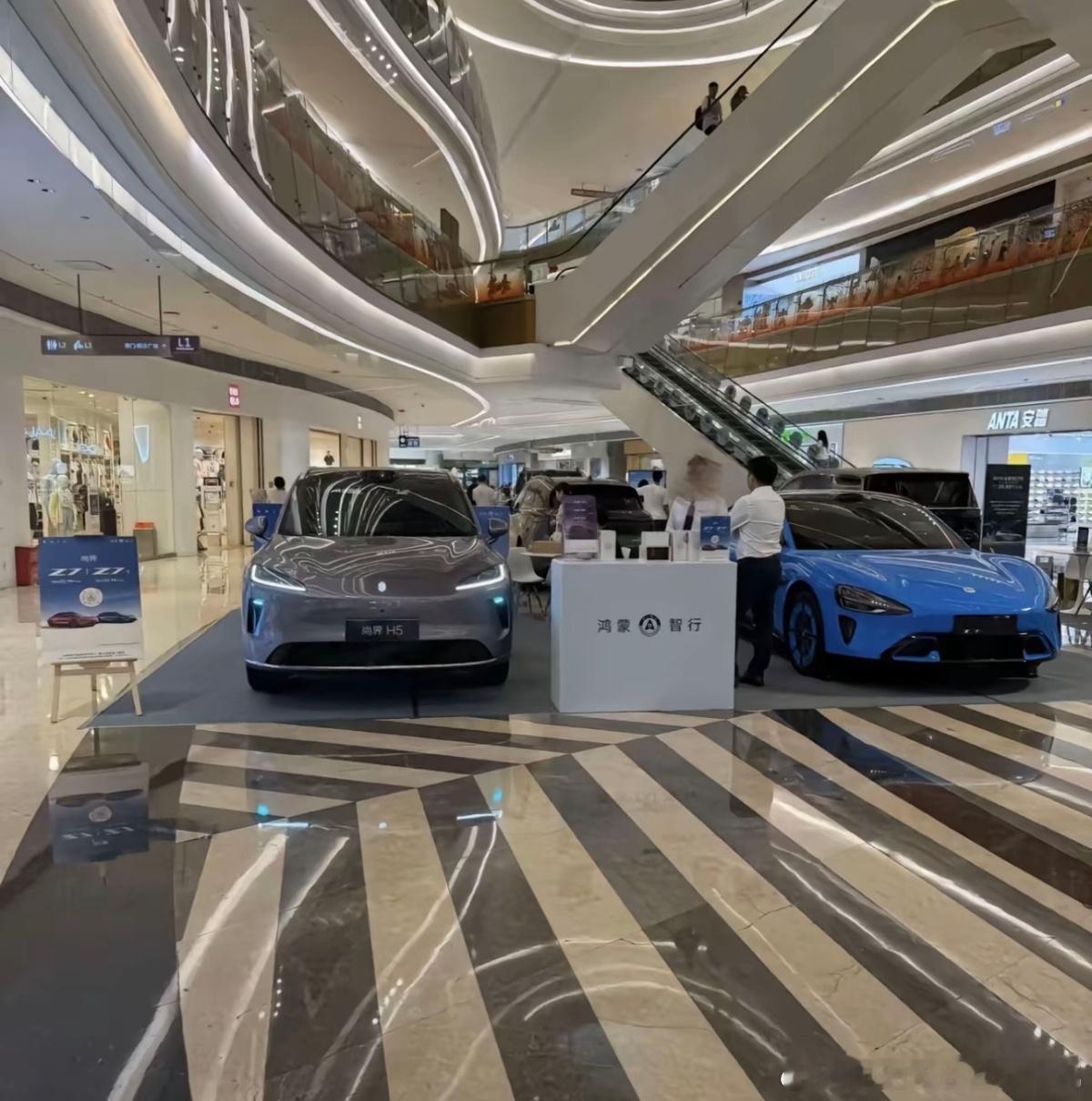 鸿蒙智行展台放辆小米是啥意思 