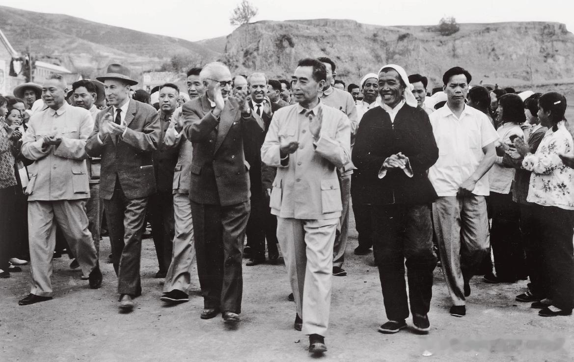 1965年5月周恩来陪同阿尔巴尼亚部长会议第一副主席科列加一行到山西大寨访问历史