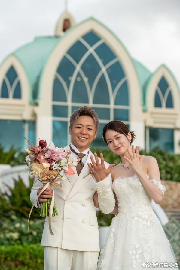 川口葵武尊结婚川口葵武尊官宣结婚 近日，26岁的日本女演员川口葵与34岁的综合格