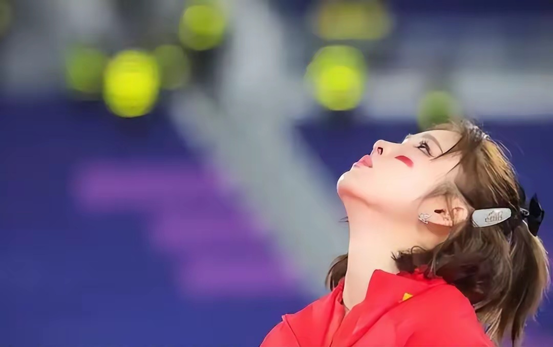 吴艳妮痛哭3天遭围攻，母亲发声反被网暴，体育圈恶俗藏不住了[心碎]全运会女子10