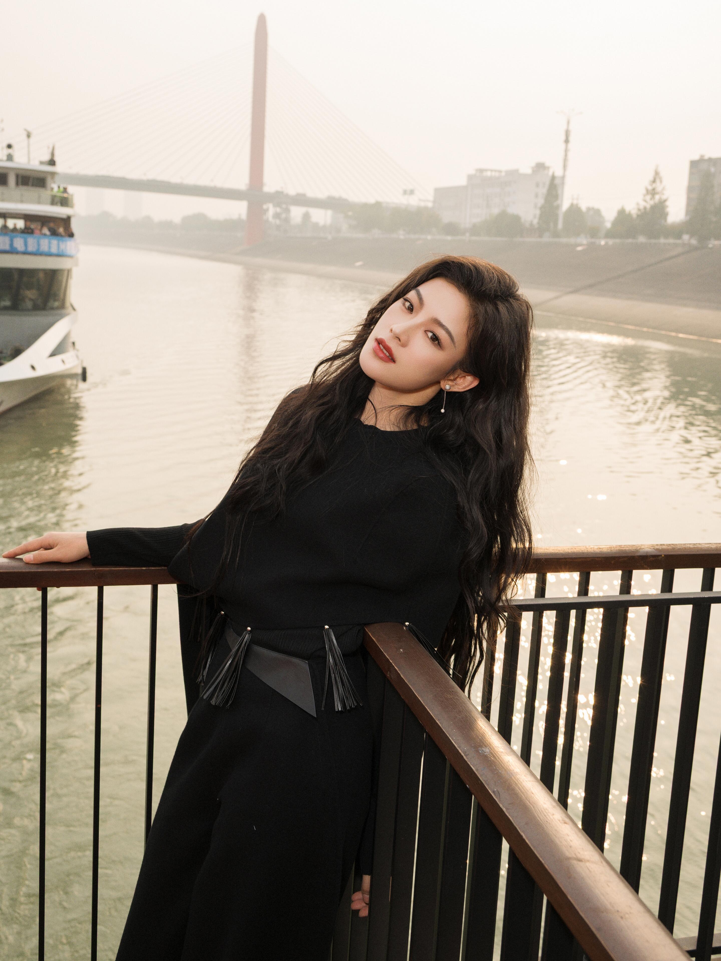 江边吹吹风，一起上船吧🚢陈丽君📸 ​​​