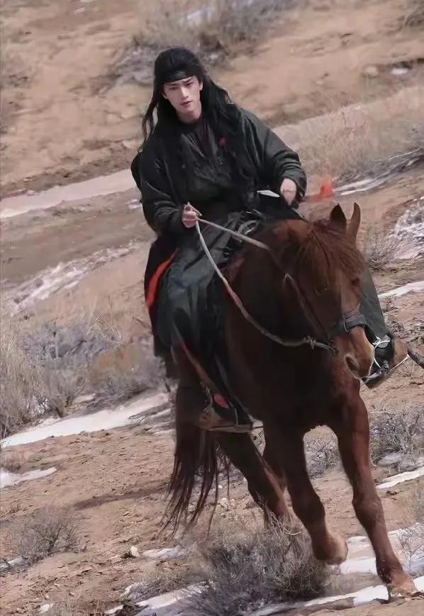 作为《楚乔传》的续集，《冰湖重生》还没有拍完，制片人张萌就“带着”这部剧，去了香