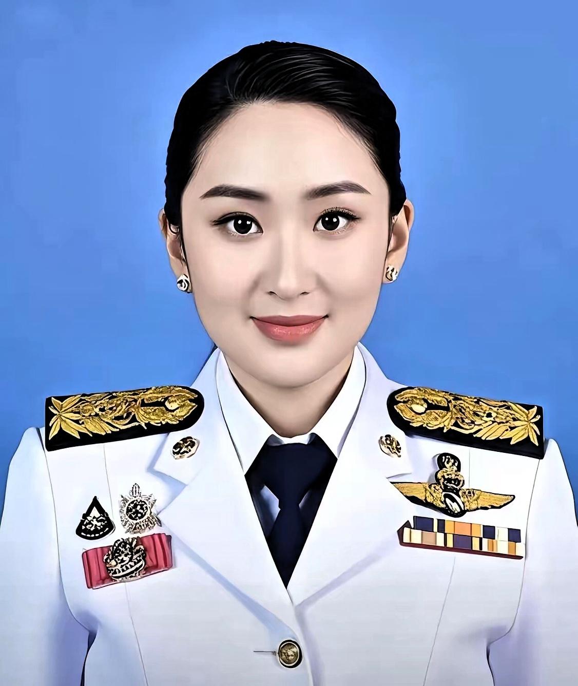 快报！
泰国宣布
12月24日泰国看守总理阿努廷突然宣布，要以自豪泰党候选人身份