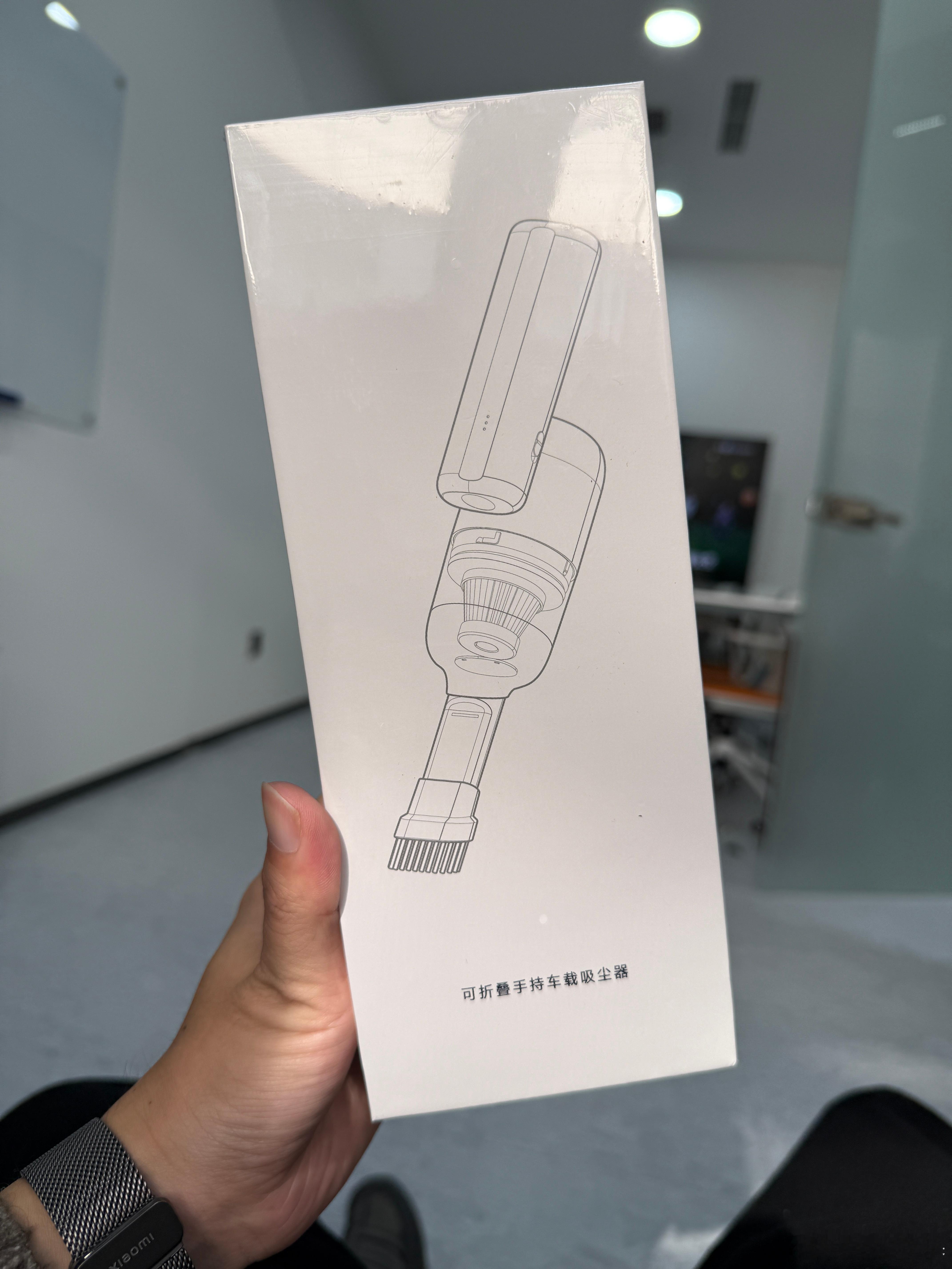 给铁粉老铁们抽个车载吸尘器吧转发➕评论 后天抽只给铁粉哈  ​  ​​​