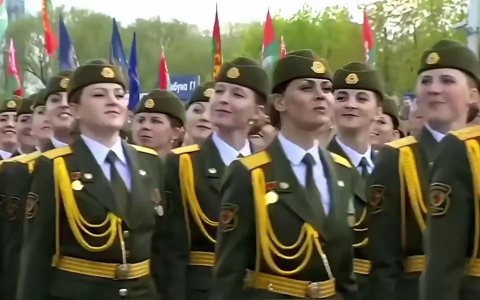 俄罗斯红场阅兵全场高呼乌拉 阅兵开始，全场高呼乌拉！ 今天多国领导人到场。阿布哈