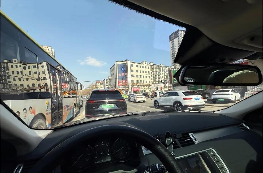 女生真的别信大马路上突然跑过来跟你要联系方式的男生的表白，这点男女都一样！他能毫