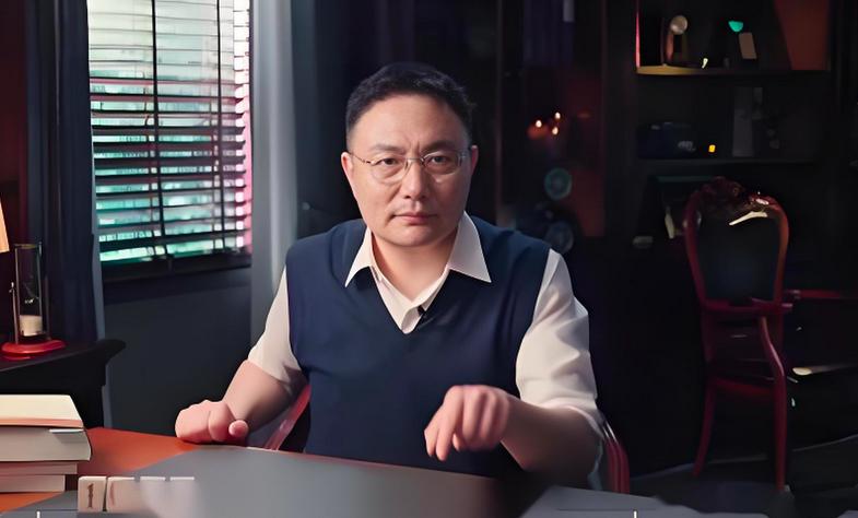 罗振宇2025年夜饭
       ——来自未来的好消息！

年底将至，老罗罗胖