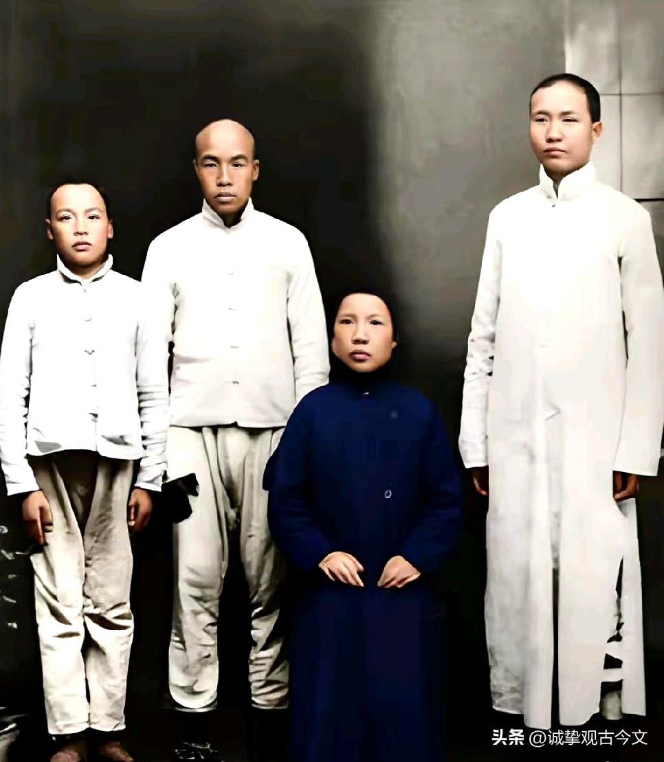 1919年毛泽东和母亲、弟弟合影