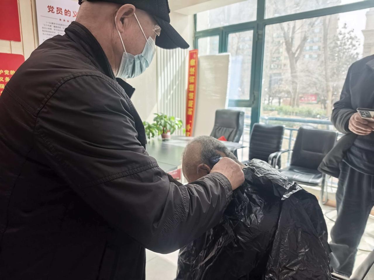 二月二龙抬头，全家理发讨彩头！这才是中国人最浪漫的仪式感
 
今天二月二，龙抬头