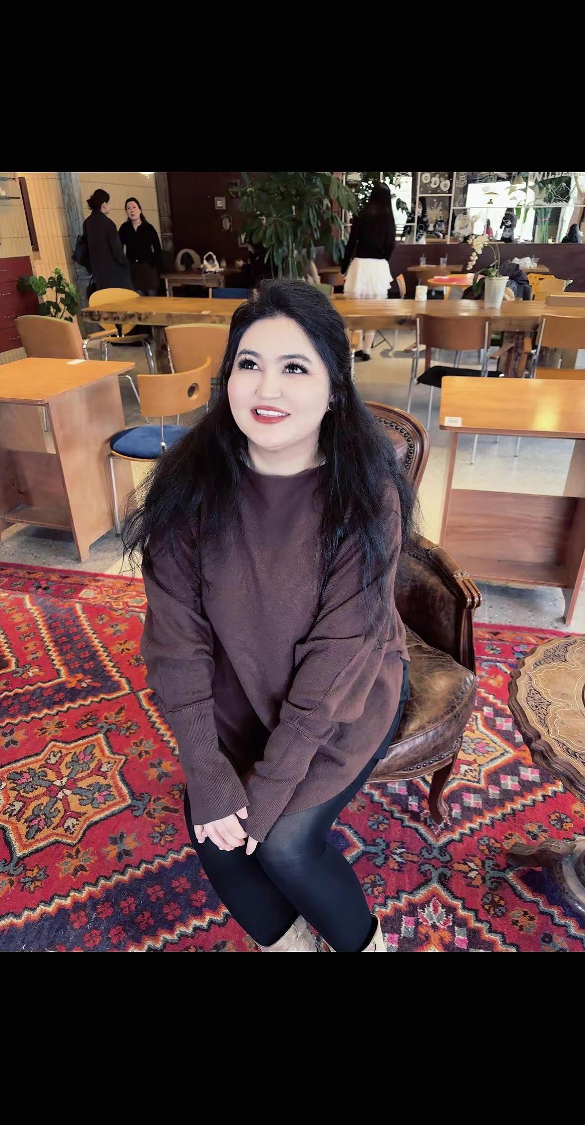 翻相册，看到照片里的自己笑的这么甜在想我过得真的有这么好吗生活不会辜负每一个努力