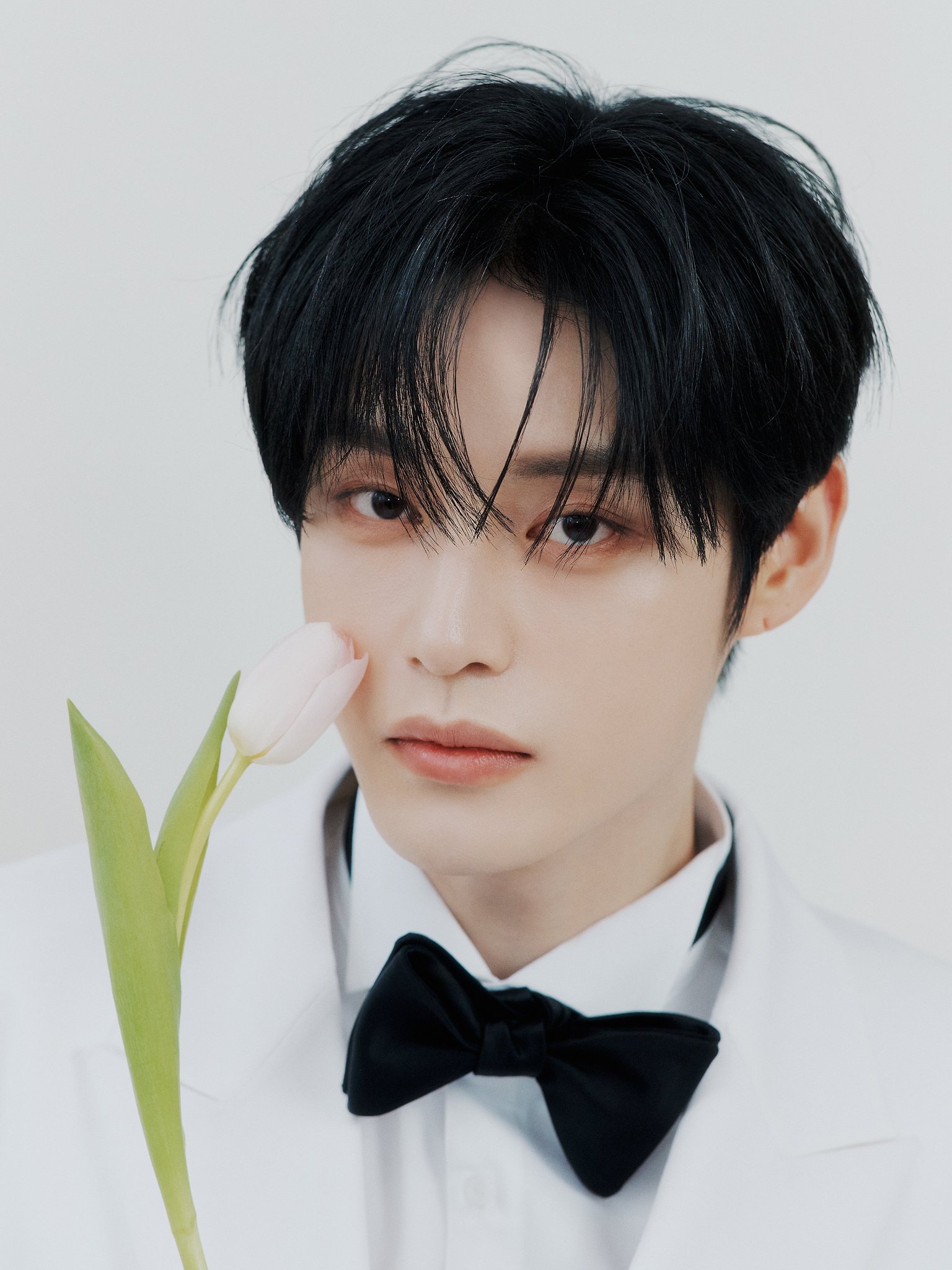 ZB1特别限定专辑[𝐑𝐄-𝐅𝐋𝐎𝐖]概念照公开，谁是我的新郎