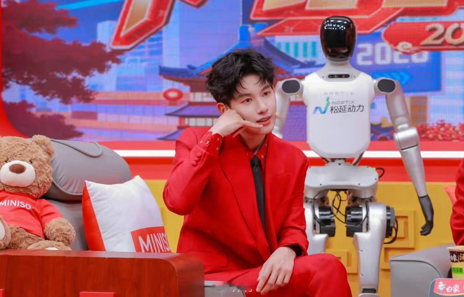 胡先煦首登春晚胡先煦首登春晚《快乐小马》看到节目单我悬着的心终于打着旋高速起飞进