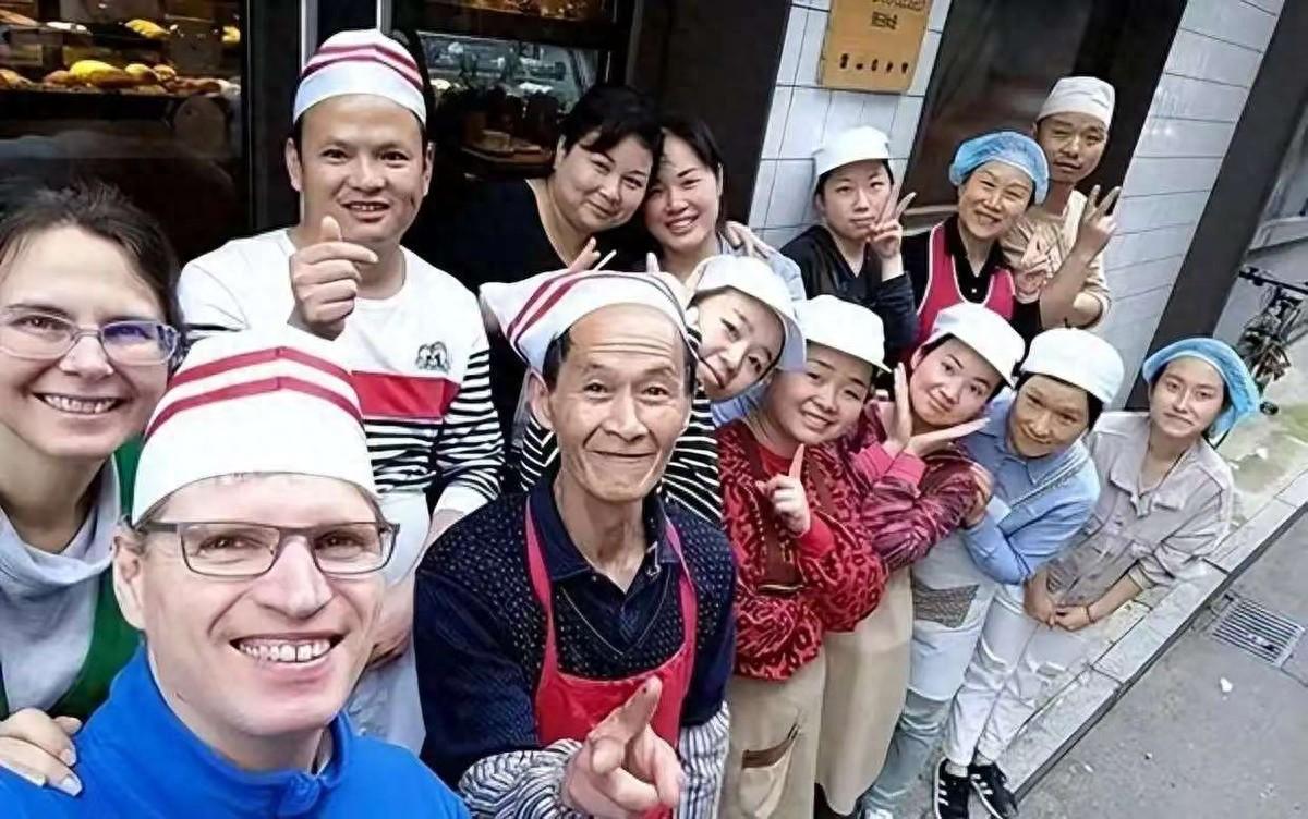 谁能想到，几十年的风向悄悄反转。过去很多人向往海外的生活方式，追捧国外的商品、文