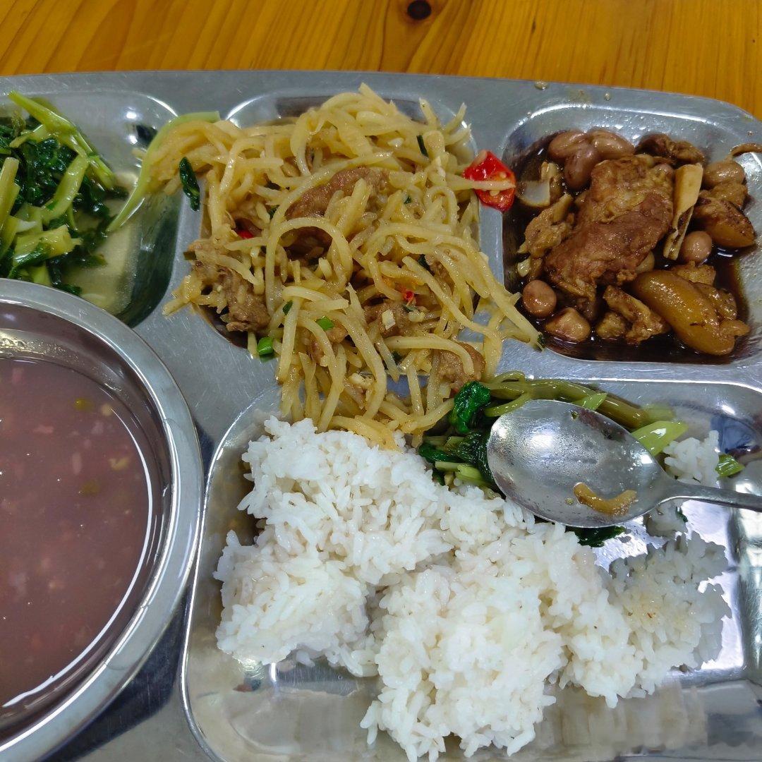 早安，我下班了嗯对这是昨晚夜宵