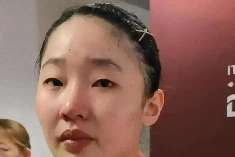 240万罚款只因爸爸一句话
 
张本智和刚被踢出亚锦赛名单，妹妹美和还得上交两成