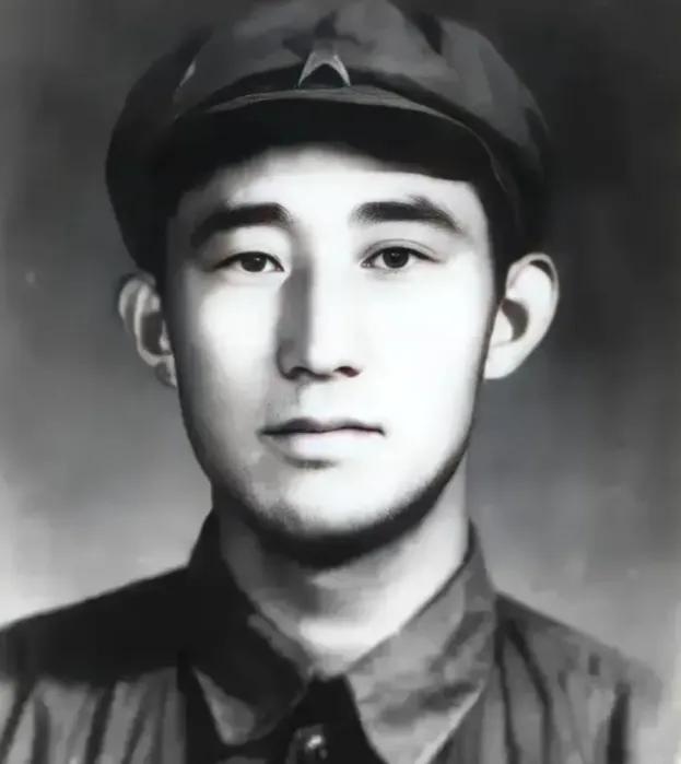 1949年，解放前夕，地下党员吴荣森正在执行潜伏任务，突然引起特务怀疑，他心想：