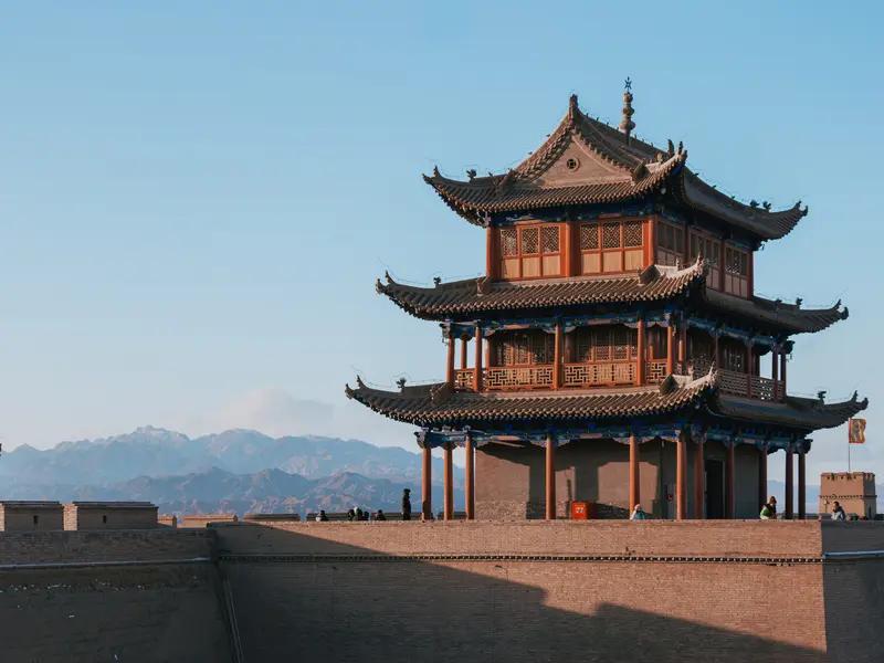 有人觉得先进的东西就该建在北京、上海这些大城市周边，毕竟大城市用电需求大嘛。但从