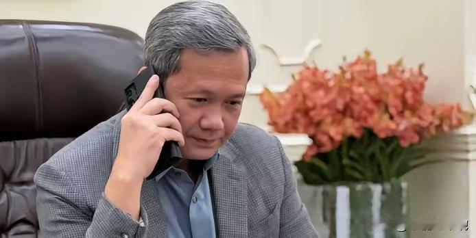 估计这次柬埔寨被泰国揍痛了。洪玛奈中国的大腿不抱，转身去抱美国的大腿。特郎普根本