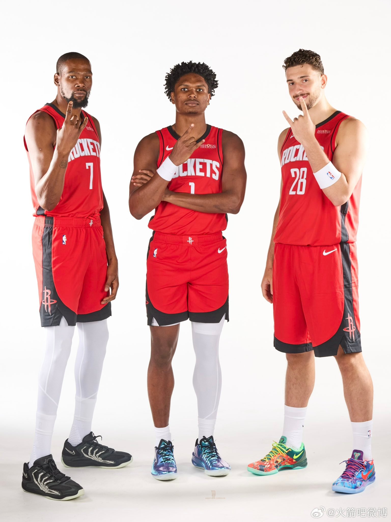 官方：火箭三巨头定妆照[不愧是你][不愧是你]休斯敦火箭nba媒体日休斯敦火箭[