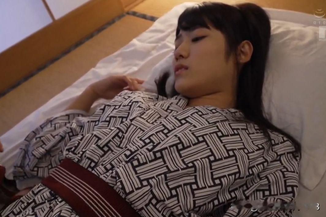 广东的夏天来的真早。晚上不开空调，感觉热的无法入睡了。白天吃饭，没风扇，额头上的