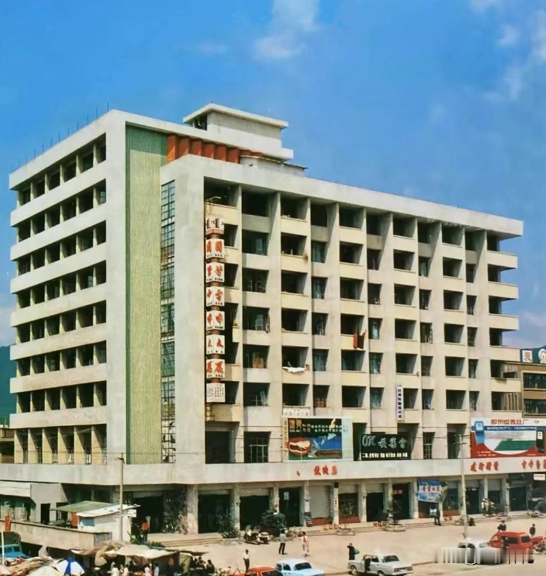 这个是怀化史上第一幢超过高度10层的高层建筑，也是怀化第一幢有电梯的大楼，曾占据