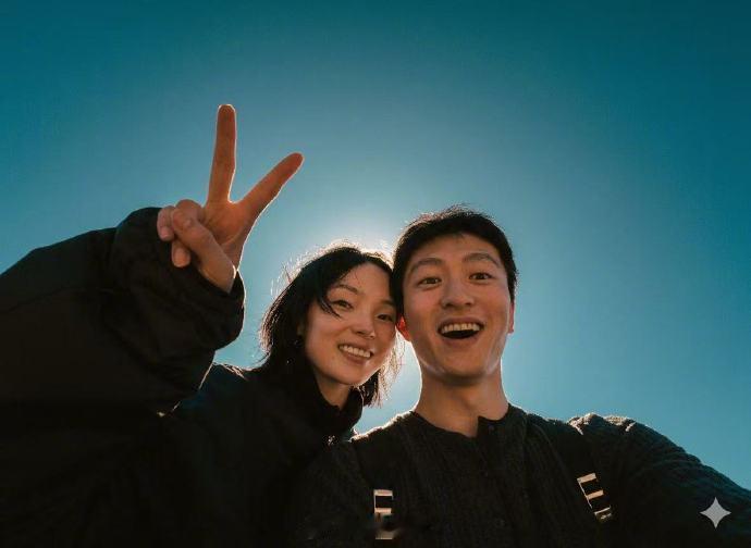 金大川晒与雎晓雯合照 金大川除夕晒与雎晓雯合照，两人甜蜜互动，除夕撒糖太会挑日子