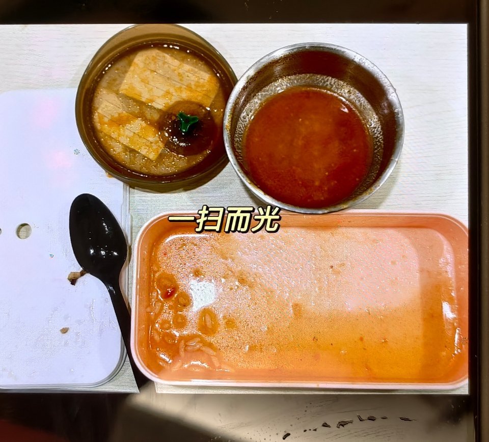 哦，对了，大美上周给舞蹈老师送的加餐老师还发了朋友圈大美日常大美下厨