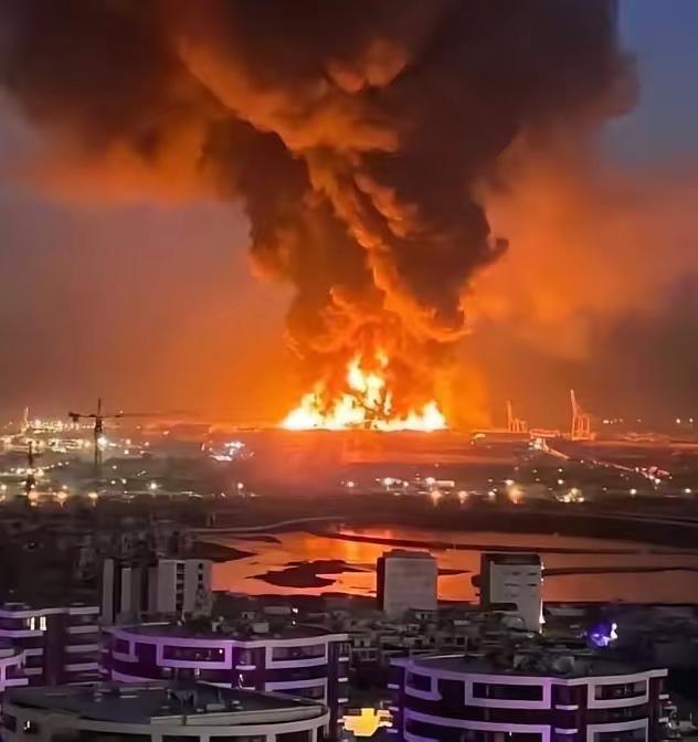 伊朗又放大招了，看起来也是在帮他远房大哥俄罗斯啊！伊朗已封锁了霍尔木兹海峡，那可