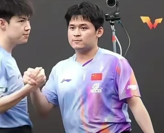 国乒男双太炸！
林诗栋黄友政WTT新加坡大满贯男双半决赛，两人以3-0零封法国对