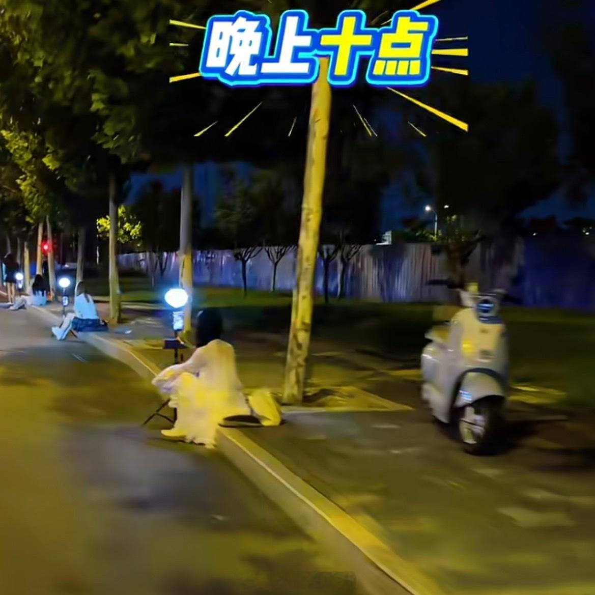 直播的门槛看着很低，拿个手机就能开播，可真正能稳定养家的只是少数人。大部分普通小