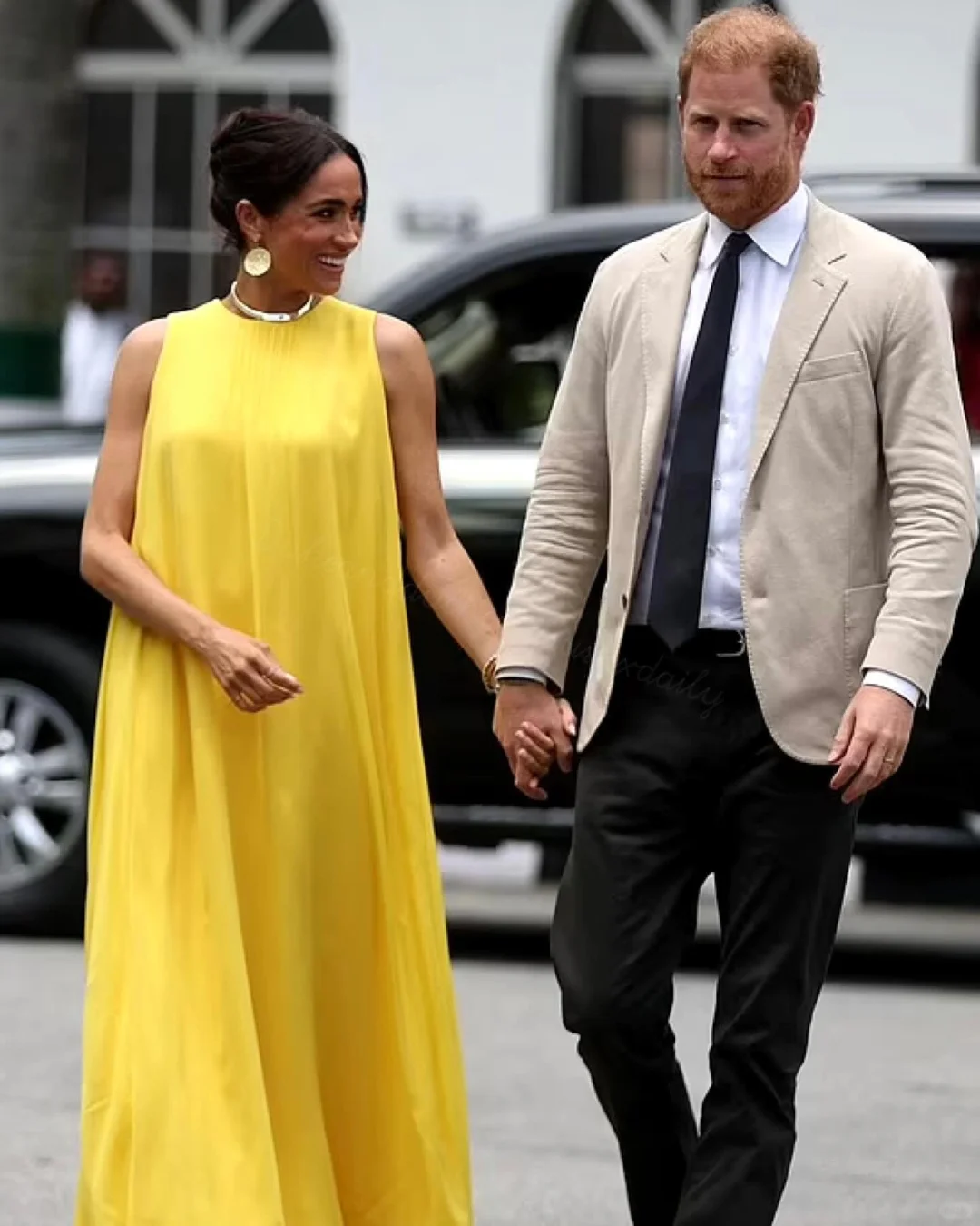 梅根在非洲的第7套造型，风评有在变好