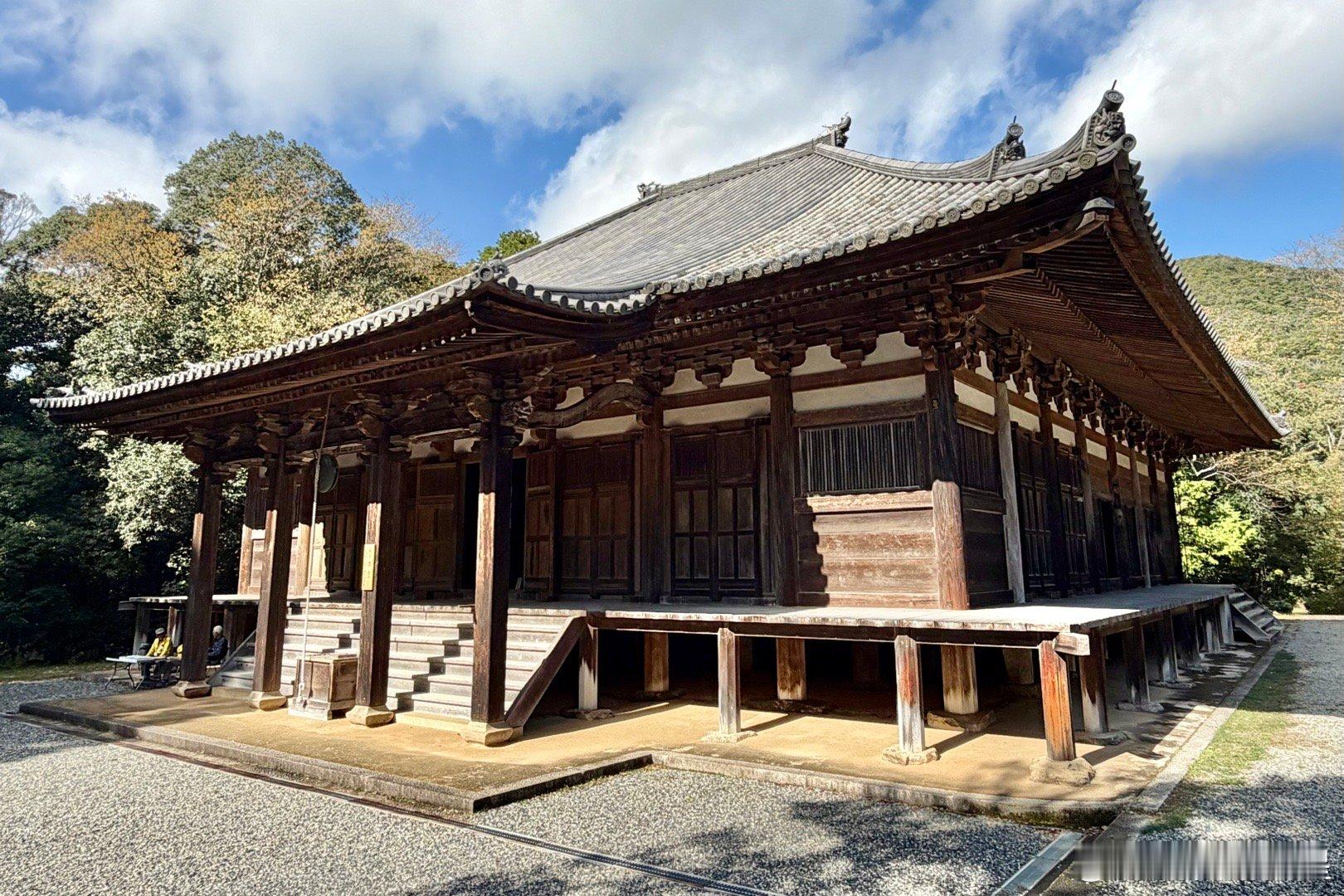 朝光寺。兵库县的国宝建筑。相传在公元651年，印度的法道仙人乘紫云来到日本，开创