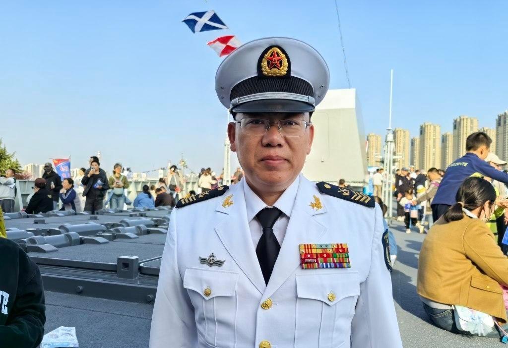 马树国，海军齐齐哈尔舰一级军士长。他于1997年入伍，在舰艇上工作29年，累计航