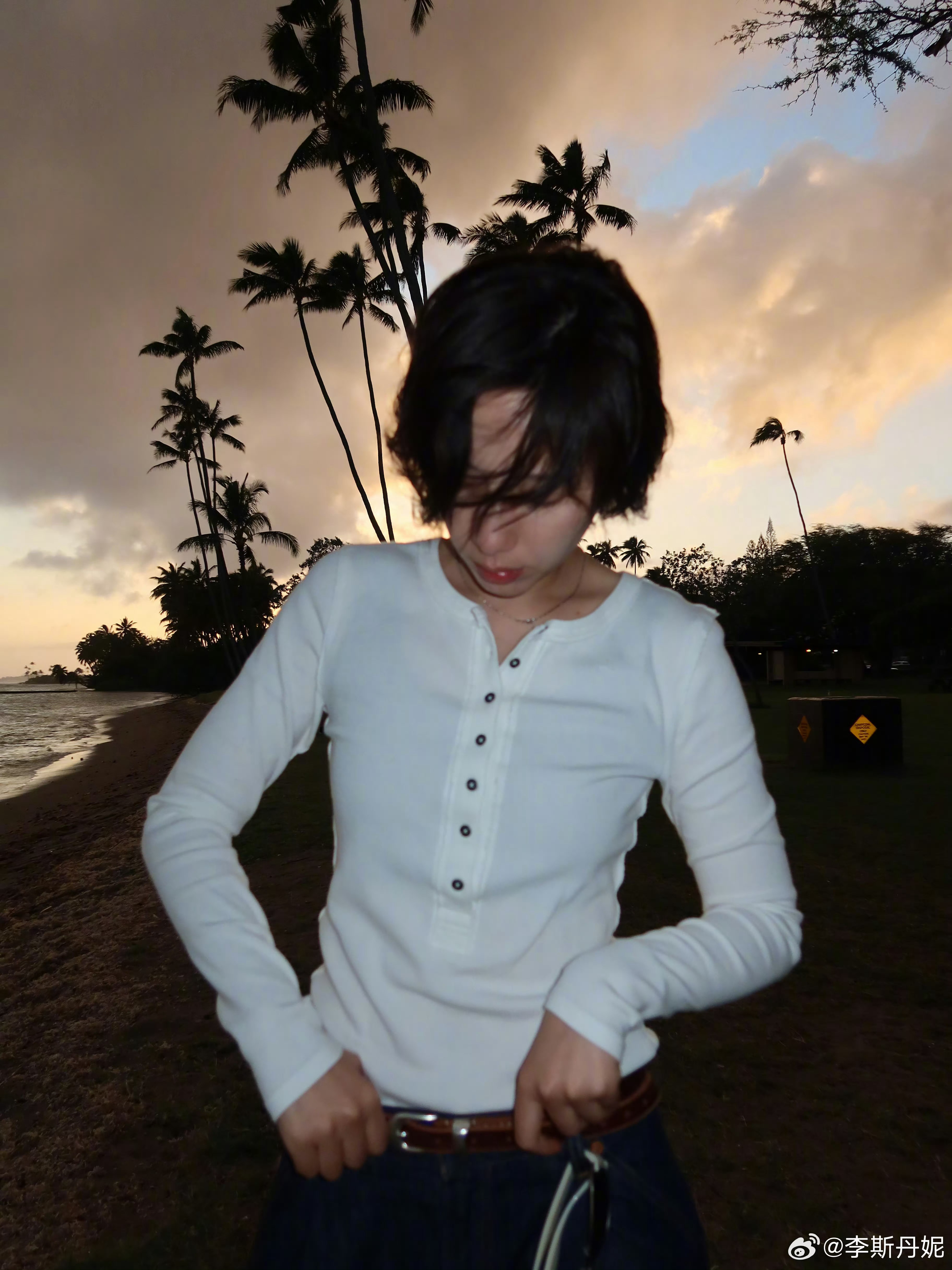 李斯丹妮到底怎么了 李斯丹妮深夜连发三条这样的微博，这是怎么了？ 